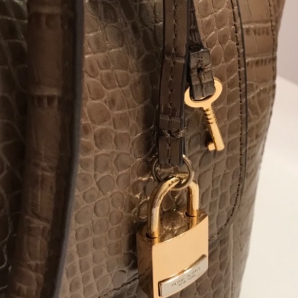 HENRI BENDEL CROCODILE CARRY-ON LUGGAGE SET - Picture 4 of 16